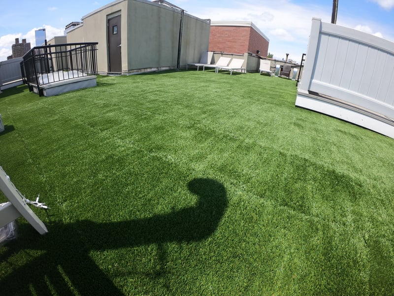 Rooftop Patio with Turf-Top Tiles preview 3